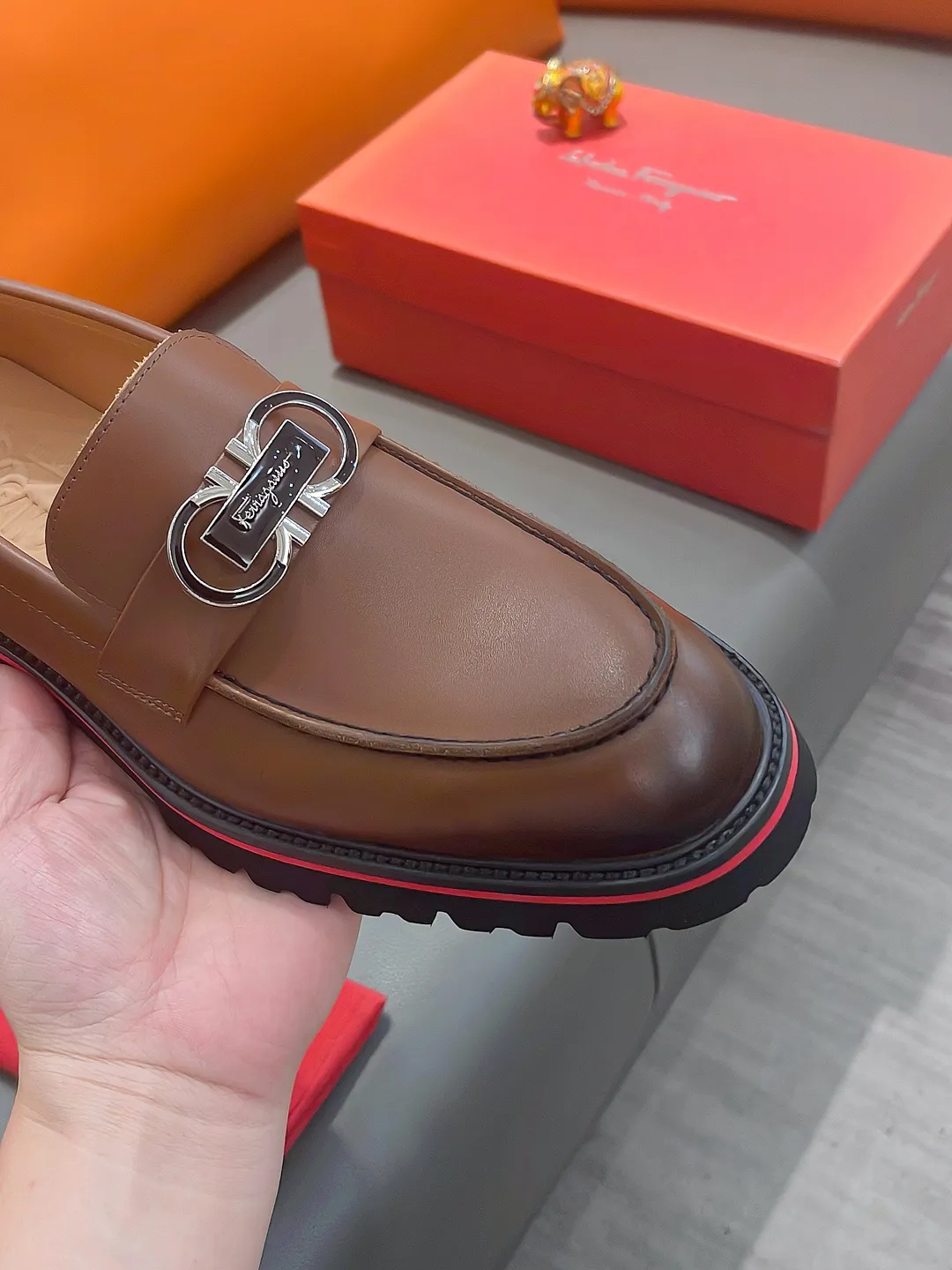 Men's shoes FERRAGAMO "Ferragamo" P540 Regular size: 39-44 (38, 45, 46, 47 customized) (suit shoes) Product materials: Selected first-layer cowhide upper, imported sheepskin lining; original outsole.